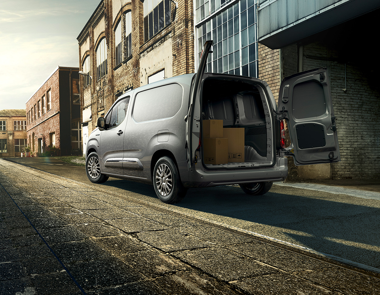 20210504-proace-city-electric-rear-standard-high