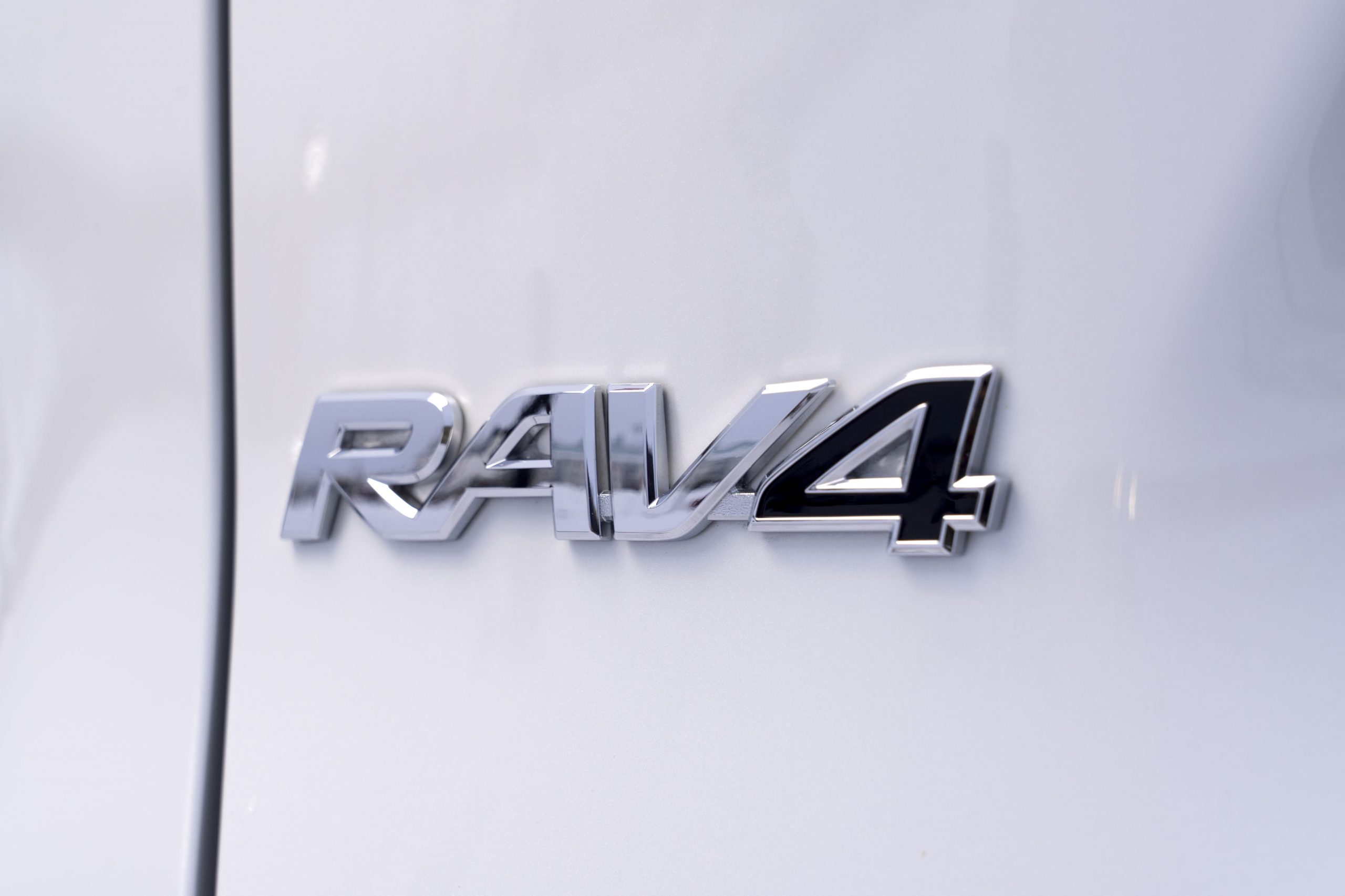 2023-rav4-hybrid-gr-sport-det-003