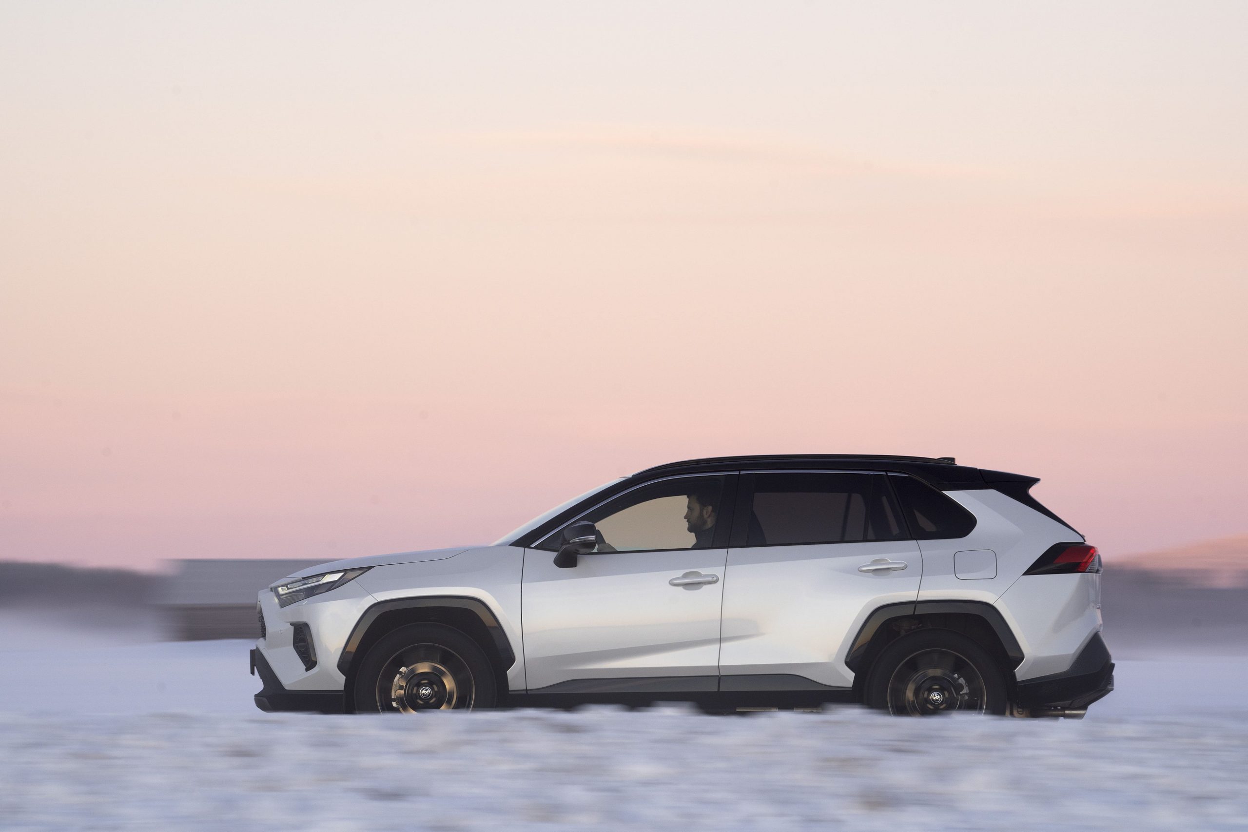 2023-rav4-hybrid-gr-sport-dynamic-022-2